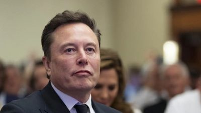 Elon Musk Is No Longer A Trillionaire As SpaceX Stock Comes Back To Earth