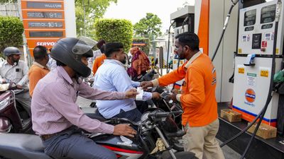 Why Petrol, Diesel Prices May Not Drop Despite Falling Oil Rates & How Much Loss India Suffered During War?