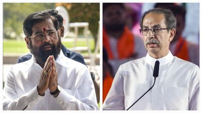 Shiv Sena Crisis: UBT MPs Meet Lok Sabha Speaker, Submit Letter Urging Him to Act Within Law
