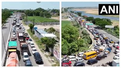Trichy–Chennai Highway Traffic Jam: Cauvery Bridge Repairs Triggers Sanjeevi Nagar Road Blockade