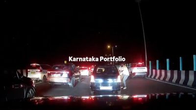 Road Rage on Bengaluru-Mysuru Expressway? Family Attacked as Dashcam Captures Shocking Assault