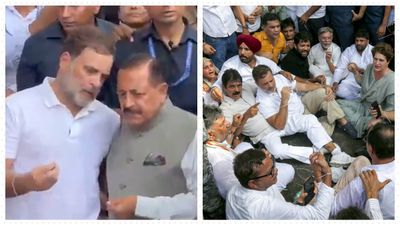Union Minister Jitendra Singh Meets Rahul, Cong Leaders Outside PM Modi's Residence; Deadlock Continues