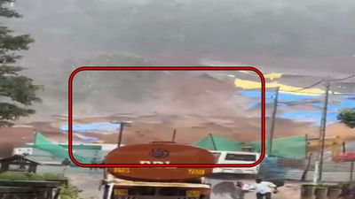 Meppadi Landslide Caught On Camera: Watch Terrifying Video of Tonnes of Mud Crashing Down In Wayanad