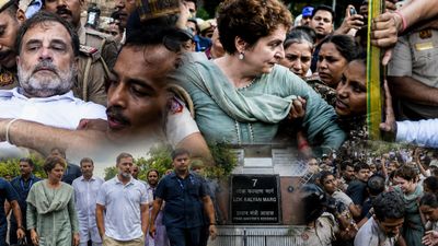 In Pics: Rahul Gandhi, Priyanka Gandhi, Akhilesh Yadav Detained During NEET Protest Near PM Modi's Residence