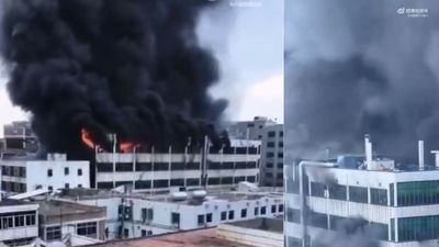28 Killed in China After Shoe Factory Catches Fire; Workers Wave for Help From Rooftop | Watch