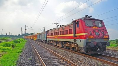 Indian Railways: ರೈಲ್ವೆ ಜಾಲ ವಿದ್ಯುದೀಕರಣ & ಟ್ರ್ಯಾಕ್ ದ್ವಿಪಥ ಯೋಜನೆ ಸಂಪೂರ್ಣ ಅಪ್ಡೇಟ್ಸ್