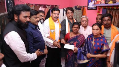 ʼಕಾಂಗ್ರೆಸ್ ಮುಖಂಡರಿಂದಲೇ ಕೈ ಕಾರ್ಯಕರ್ತನ ಕೊಲೆʼ; ಬಿಜೆಪಿಯಿಂದ 10 ಲಕ್ಷ ಪರಿಹಾರ: ಬಿ ವೈ ವಿಜಯೇಂದ್ರ