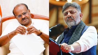 ನಿಮ್ಮ ಹುಡುಗನ ಹಾಸನ್ ಬ್ಲೂ ಚಿತ್ರ ವರ್ಲ್ಡ್ ಫೇಮಸ್‌: ಕಾಂಗ್ರೆಸ್‌-ಜೆಡಿಎಸ್‌ ನಡುವೆ ಎಕ್ಸ್‌ ವಾರ್‌