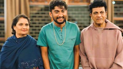 Gilli: ತುಂಬಾ ಸಣ್ಣ ಆಗಿದ್ದೀಯ: ಬಿಗ್‌ಬಾಸ್‌ ವಿನ್ನರ್‌ ಗಿಲ್ಲಿಗೆ ನಟ ಶಿವಣ್ಣ ನಿವಾಸದಲ್ಲಿ ಆತಿಥ್ಯ