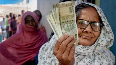 Indian Rupee: 1 ಡಾಲರ್ಗೆ 91.95 ರೂಪಾಯಿ, ಭಾರತದ ರೂಪಾಯಿ ಮೌಲ್ಯ ಡಾಲರ್ ಎದುರು ಐತಿಹಾಸಿಕ ಕುಸಿತ