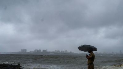 ವಾಯುಭಾರ ಕುಸಿತ ಪರಿಣಾಮ ಶೀತಗಾಳಿ ನಡುವೆ ಬೆಂಗಳೂರು ಸೇರಿ ರಾಜ್ಯದ ಹಲವು ಜಿಲ್ಲೆಗಳಲ್ಲಿ ಮೂರು ದಿನ ಮಳೆ ಸಾಧ್ಯತೆ