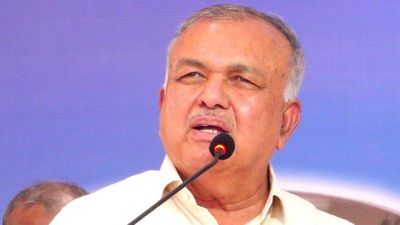 ಹೊರರಾಜ್ಯದ ವಾಹನಗಳಿಗೆ ತಪಾಸಣೆಯಿಲ್ಲದೆ ಎಫ್‌ಸಿ; ಆರ್‌ಟಿಒ ಅಧಿಕಾರಿ ಅಮಾನತು