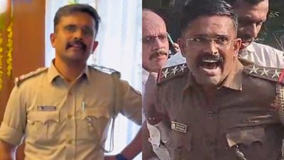 Viral Video: ಲಂಚ ಪಡೆದು ಸಿಕ್ಕಿಬಿದ್ದ ಭ್ರಷ್ಟ ಪೊಲೀಸ್ ಅಧಿಕಾರಿಯ ಆರ್ತನಾದ