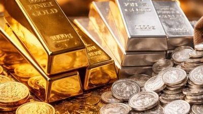 ಚಿನ್ನ-ಬೆಳ್ಳಿ ದರ ಮತ್ತೆ ಕುಸಿತ: ಭವಿಷ್ಯದಲ್ಲಿ ಇನ್ನಷ್ಟು ಇಳಿಕೆಯಾಗುವುದೇ? ಖರೀದಿ, ಹೂಡಿಕೆಗೆ ಮುನ್ನ ಗಮನಿಸಲೇಬೇಕಾದ ಅಂಶಗಳಿವು