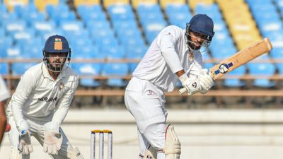 ರಣಜಿ ಟೂರ್ನಿಯಲ್ಲಿ ಜಮ್ಮು-ಕಾಶ್ಮೀರ ವಿರುದ್ಧ ಸೋತರೂ ಗೆದ್ದ ಕನ್ನಡಿಗ: ಮೋಡಿಯಂತೂ ಅಲ್ಲ, ಇಲ್ಲಿದೆ ಮಾಹಿತಿ