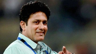 ಚಿನ್ನಸ್ವಾಮಿಯಲ್ಲಿ ಕನ್ನಡಿಗ ಅನಿಲ್ ಕುಂಬ್ಳೆ ಹೆಸರಿಗೆ ಅವಮಾನ: ಅಭಿಮಾನಿಗಳ ಆಕ್ರೋಶಕ್ಕೆ ಕಾರಣವಾದ 'ತುದಿ' ಪದ  