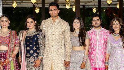 ಸಚಿನ್ ಪುತ್ರ ಅರ್ಜುನ್ ತೆಂಡೂಲ್ಕರ್-ಸಾನಿಯಾ ಚಾಂದೋಕ್ ಅದ್ಧೂರಿ ವಿವಾಹ