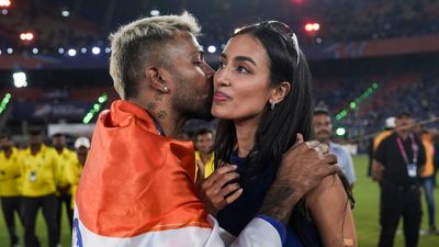Hardik Pandya: ರಾಷ್ಟ್ರಧ್ವಜ ಹೊದ್ದುಕೊಂಡು ಪ್ರೇಯಸಿ ಜೊತೆ ಮಲಗಿದ್ದ ಹಾರ್ದಿಕ್ ಪಾಂಡ್ಯ ವಿರುದ್ಧ ದೂರು ದಾಖಲು