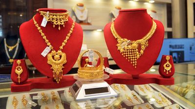 Gold Price Today: ಯುಗಾದಿಗೂ ಮೊದಲೇ ಚಿನ್ನದ ದರದಲ್ಲಿ ಭಾರೀ ಇಳಿಕೆ; ಆಭರಣ ಪ್ರಿಯರಿಗೆ ಇಂದೇ ಹಬ್ಬ