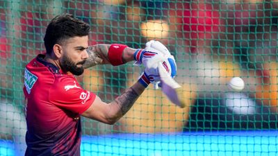 RCB Vs SHR: ಚಿನ್ನಸ್ವಾಮಿಯಲ್ಲಿ ಎಸ್‌ಆರ್‌ಎಚ್ ವಿರುದ್ಧ ಟಾಸ್‌ ಗೆದ್ದು ಬೌಲಿಂಗ್ ಆಯ್ಕೆ ಮಾಡಿಕೊಂಡ ಆರ್‌ಸಿಬಿ