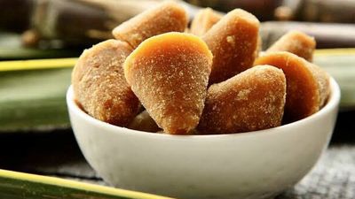 Jaggery: ಬೆಲ್ಲದಲ್ಲಿ ಕಲಬೆರಕೆಯ ಕೆಮಿಕಲ್, ಬಣ್ಣ, ಸಕ್ಕರೆ ಮಿಶ್ರಣ: ಪರಿಶೀಲನೆ ಮಾಡುವ ಸರಳ ವಿಧಾನಗಳು 
