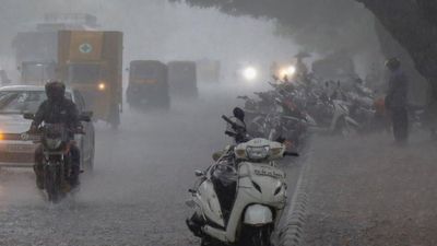 Karnataka Rains: ಬೆಂಗಳೂರು ಸೇರಿ ರಾಜ್ಯದ ಹಲವು ಜಿಲ್ಲೆಗಳಿಗೆ ಮುಂದಿನ ಮೂರು ಗಂಟೆಗಳಲ್ಲಿ ಭಾರೀ ಮಳೆ ಮುನ್ಸೂಚನೆ  