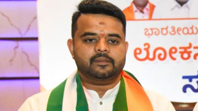 ಪ್ರಜ್ವಲ್‌ ರೇವಣ್ಣ ಅಶ್ಲೀಲ ವಿಡಿಯೋ ಹಂಚಿಕೆ ಪ್ರಕರಣ: 13,712 ಪುಟಗಳ ಚಾರ್ಜ್‌ಶೀಟ್ ಸಲ್ಲಿಸಿದ ಎಸ್‌ಐಟಿ