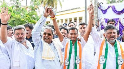 ದಾವಣಗೆರೆ ದಕ್ಷಿಣದಲ್ಲಿ ಕಾಂಗ್ರೆಸ್ ಅಬ್ಬರ: ಸಿದ್ದರಾಮಯ್ಯ, ಡಿಕೆ ಶಿವಕುಮಾರ್ ಸಮ್ಮುಖದಲ್ಲಿ ಸಮರ್ಥ್ ಶಾಮನೂರು ನಾಮಪತ್ರ ಸಲ್ಲಿಕೆ