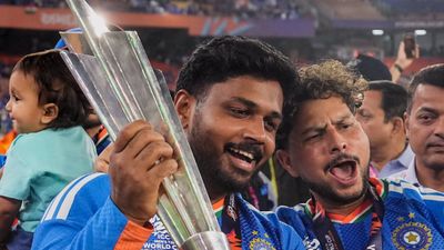 Sanju Samson Father: ಅಂದು ಮಗನನ್ನು ಅಲೆದಾಡಿಸಿದವರು ಇಂದು ಕ್ಷಮೆ ಕೇಳುತ್ತಿದ್ದಾರೆ: ಸಂಜು ಸ್ಯಾಮ್ಸನ್ ತಂದೆಯ ಭಾವುಕ ನುಡಿ    