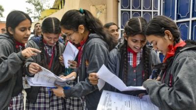 SSLC ಪರೀಕ್ಷೆ 2026: ಪರೀಕ್ಷಾ ಹಾಲ್‌ಗೆ ಹೋಗುವ ಮುನ್ನ ನಿಮ್ಮ ಕೈಯಲ್ಲಿ ಈ ವಸ್ತುಗಳಿವೆಯಾ? ಒಮ್ಮೆ ಚೆಕ್ ಮಾಡಿಕೊಳ್ಳಿ