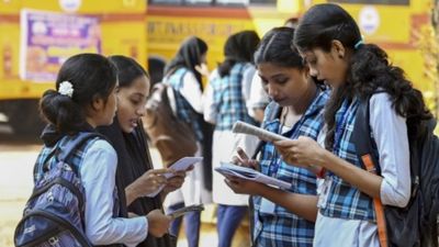 SSLC ಇಂಗ್ಲೀಷ್‌ ಪರೀಕ್ಷೆ ಮುಕ್ತಾಯ: ಪೇಪರ್ ಹೇಗಿತ್ತು, ವಿದ್ಯಾರ್ಥಿಗಳು ಹಾಗೂ ಶಿಕ್ಷಕರು ಏನಂತಾರೆ? ಇಲ್ಲಿದೆ ವಿಶ್ಲೇಷಣೆ