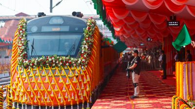 Vande Bharat Express: 20 ಬೋಗಿಗಳ 42ನೇ ವಂದೇ ಭಾರತ್ ರೈಲು ಸಂಚಾರ ಆರಂಭ, ಎಲ್ಲಿ? ವೇಳಾಪಟ್ಟಿ