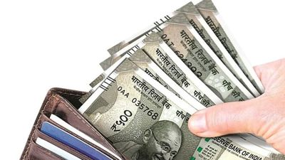 ಪರ್ಸ್‌ನಲ್ಲಿ ಈ 6 ವಸ್ತು ಇಡಬೇಡಿ! ನಿಮ್ಮ ಕೈಯಲ್ಲಿ ಹಣ ಉಳಿಯದಿರಲು ಇದೇ ಕಾರಣ