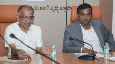 Bengaluru: ಬೆಂಗಳೂರು ತ್ಯಾಜ್ಯ ನಿರ್ವಹಣೆ: ಪ್ರತಿದಿನವೂ ವರದಿ ನೀಡಿಲು ಅಧಿಕಾರಿಗಳಿಗೆ ರಾಜೇಂದ್ರ ಚೋಳನ್ ಸೂಚನೆ 