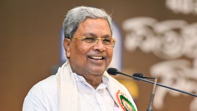 ಗಂಡ-ಹೆಂಡತಿ ಜಗಳ ಇಡೀ ದಿನ ತೋರಿಸಿದರೆ ಸಮಾಜಕ್ಕೆ ಏನು ಪ್ರಯೋಜನ: ಮಾಧ್ಯಮಗಳಿಗೆ ಸಿಎಂ ಪ್ರಶ್ನೆ