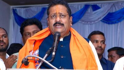 ಧಾರವಾಡ ಉದ್ಯೋಗಾಕಾಂಕ್ಷಿಗಳ ಪ್ರತಿಭಟನೆ: 1 ಲಕ್ಷ ಬಾಂಡ್‌ಗೆ ಆಗ್ರಹಿಸಿದ ಪೊಲೀಸರ ವಿರುದ್ಧ ಯತ್ನಾಳ್ ಗರಂ 