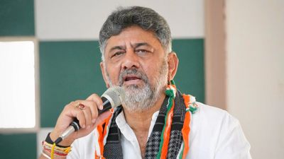 ನನ್ನ ಹುಟ್ಟುಹಬ್ಬಕ್ಕೆ ಬ್ಯಾನರ್‌, ಫ್ಲೆಕ್ಸ್‌ ಹಾಕಿಸಿದ್ರೆ ಹುಷಾರ್‌, ಕೇಸ್‌ ಹಾಕಿಸ್ತೀನಿ: ಡಿ.ಕೆ.ಶಿವಕುಮಾರ್‌ ವಾರ್ನಿಂಗ್‌