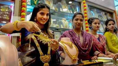 Gold Price: ಅಕ್ಷಯ ತೃತೀಯಕ್ಕೆ ಚಿನ್ನ ಖರೀದಿಸುವವರ ಗಮನಕ್ಕೆ: ಇಂದಿನ ಬಂಗಾರ, ಬೆಳ್ಳಿ ದರಪಟ್ಟಿ ಇಲ್ಲಿದೆ