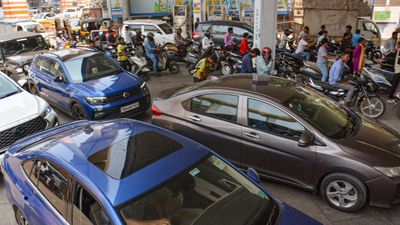 Petrol Price Hike: ಪೆಟ್ರೋಲ್ - ಡೀಸೆಲ್ ಬೆಲೆ 25 ರೂ.ದಿಂದ 28 ರೂ. ಹೆಚ್ಚಳ ಸಾಧ್ಯತೆ: ಕೇಂದ್ರ ಸರ್ಕಾರ ಹೇಳಿದ್ದೇನು 
