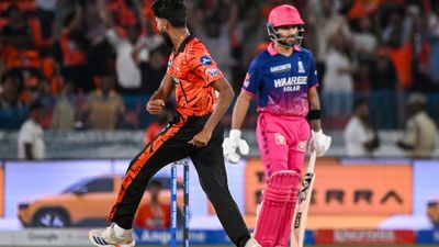 ಇಶಾನ್ ಕಿಶನ್ ಸಿಡಿಲಬ್ಬರದ ಬ್ಯಾಟಿಂಗ್, ಪ್ರಫುಲ್ ಹಿಂಗೆ, ಸಾಕಿಬ್ ಹುಸೇನ್ ಮಾರಕ ಬೌಲಿಂಗ್ ದಾಳಿಗೆ ಮಣಿದ ಆರ್ಆರ್