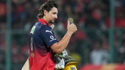 ಆರ್ಸಿಬಿ ಸ್ಟಾರ್ ಟಿಮ್ ಡೇವಿಡ್ ಅಬ್ಬರದ ಹಿಂದಿದೆ ದಿನೇಶ್ ಕಾರ್ತಿಕ್ ಕೈವಾಡ: ಸ್ಫೋಟಕ ಮಾಹಿತಿ ರಿವೀಲ್