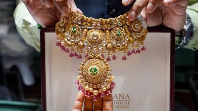 Gold Price: ಬೆಳ್ಳಿ ಬೆಲೆಯಲ್ಲಿ ಭಾರೀ ಇಳಿಕೆ; ಇಂದಿನ ಚಿನ್ನ, ಬೆಳ್ಳಿ ದರ ಪಟ್ಟಿ ಹೀಗಿದೆ