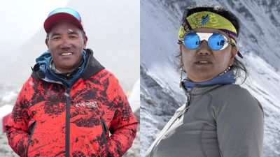 Mount Everest: ಮೌಂಟ್ ಎವರೆಸ್ಟ್ ಶಿಖರ ಏರಿ ತಮ್ಮದೇ ಹಳೆಯ ವಿಶ್ವ ದಾಖಲೆಗಳನ್ನು ಮುರಿದ ಇಬ್ಬರು ನೇಪಾಳಿಗರು