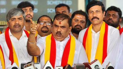 Kannada: ನನ್ನ ಮೇಲೆ ಒಟ್ಟು 27 ಪ್ರಕರಣಗಳಿವೆ; 2 ಮಾತ್ರ ವಾಪಸ್ ತೆಗೆದುಕೊಂಡಿದ್ದಾರೆ: ಕರವೇ ಟಿ.ಎ ನಾರಾಯಣಗೌಡ ಆಕ್ರೋಶ