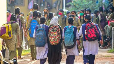 ಶೈಕ್ಷಣಿಕ ವರ್ಷ ಆರಂಭವಾದ್ರೂ ಶಾಲೆಗಳಿಗೆ ತಲುಪಿಲ್ಲ ಬುಕ್ಸ್: ಇನ್ನೂ ಶೇ.15 ರಷ್ಟು ಪಠ್ಯಪುಸ್ತಕ ಮುದ್ರಣ ಬಾಕಿ