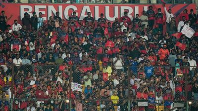 IPL 2026 Final: ಶಾಸಕರ ಫ್ರೀ ಟಿಕೆಟ್ ಕಿರಿಕಿರಿ; ಚಿನ್ನಸ್ವಾಮಿಯಿಂದ ಐಪಿಎಲ್ ಫೈನಲ್ ಪಂದ್ಯ ಸ್ಥಳಾಂತರ?