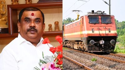 ನೈರುತ್ಯ ರೈಲ್ವೇಯಲ್ಲಿ ಕನ್ನಡಕ್ಕೆ ಅವಮಾನ: ಪರೀಕ್ಷೆಗಳಲ್ಲಿ ಕನ್ನಡ ಕಡೆಗಣಿಸಿದರೆ ರೈಲು ತಡೆ ಹೋರಾಟ-ಕರವೇ ಎಚ್ಚರಿಕೆ