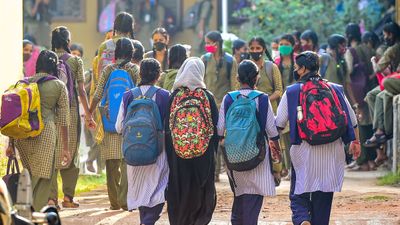 ಶಾಲಾ ವಿದ್ಯಾರ್ಥಿನಿಯರಿಗಿನ್ನು 3 ದಿನ ಮುಟ್ಟಿನ ರಜೆ: ಕೇರಳ ಸರ್ಕಾರದ ಐತಿಹಾಸಿಕ ನಿರ್ಧಾರ