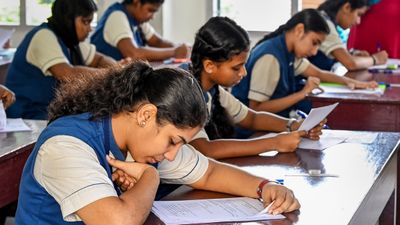 SSLC ಪರೀಕ್ಷೆಯಲ್ಲಿ ಕನ್ನಡದಲ್ಲೇ ಹೆಚ್ಚು ವಿದ್ಯಾರ್ಥಿಗಳು ಫೇಲ್: ಪ್ರಥಮ ಭಾಷೆ ಅಂಕ 125ರಿಂದ 100ಕ್ಕೆ ಇಳಿಸಲು ಒತ್ತಡ