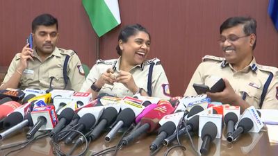 Video: ತಮಿಳುನಾಡಿನ 10 ವರ್ಷದ ಬಾಲಕಿ ಕೇಸ್: ಗಂಭೀರತೆ ಮರೆತು ನಗಾಡಿದ ಪೊಲೀಸರಿಗೆ ನೆಟ್ಟಿಗರಿಂದ ತರಾಟೆ